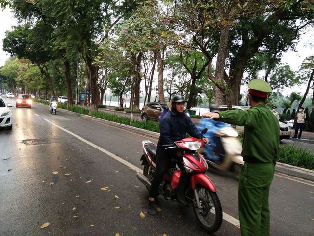 Hà Nội: Các hộ kinh doanh cam kết thực hiện nghiêm quy định phòng chống COVID-19 - Ảnh 1.