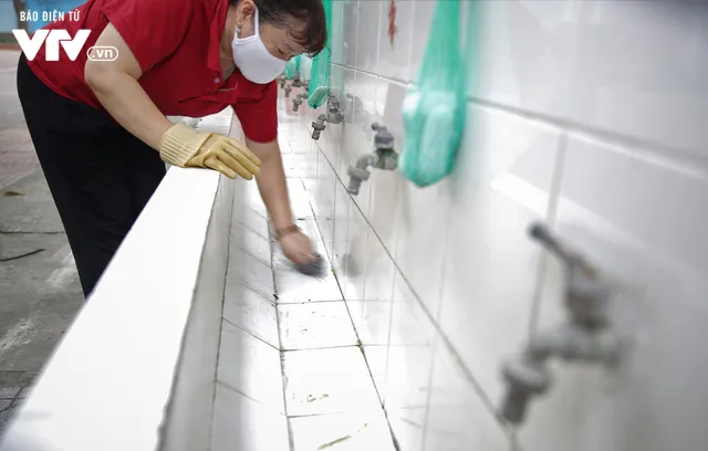 Cô giáo mầm non dùng vòi cứu hỏa làm sạch trường đón học sinh trở lại sau giãn cách xã hội - Ảnh 8. Cô giáo mầm non dùng vòi cứu hỏa làm sạch trường đón học sinh trở lại sau giãn cách xã hội - Ảnh 8.