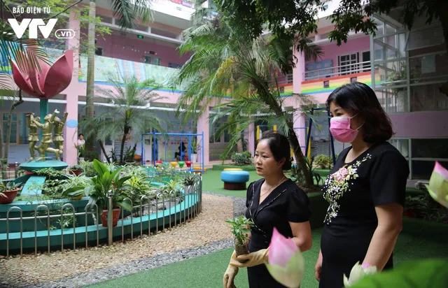 Cô giáo mầm non dùng vòi cứu hỏa làm sạch trường đón học sinh trở lại sau giãn cách xã hội - Ảnh 2. Cô giáo mầm non dùng vòi cứu hỏa làm sạch trường đón học sinh trở lại sau giãn cách xã hội - Ảnh 2.