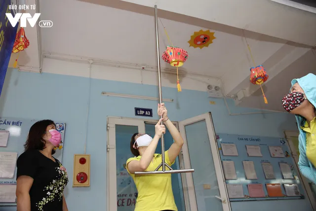Cô giáo mầm non dùng vòi cứu hỏa làm sạch trường đón học sinh trở lại sau giãn cách xã hội - Ảnh 18. Cô giáo mầm non dùng vòi cứu hỏa làm sạch trường đón học sinh trở lại sau giãn cách xã hội - Ảnh 18.