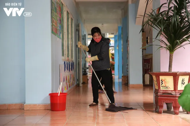 Cô giáo mầm non dùng vòi cứu hỏa làm sạch trường đón học sinh trở lại sau giãn cách xã hội - Ảnh 14. Cô giáo mầm non dùng vòi cứu hỏa làm sạch trường đón học sinh trở lại sau giãn cách xã hội - Ảnh 14.