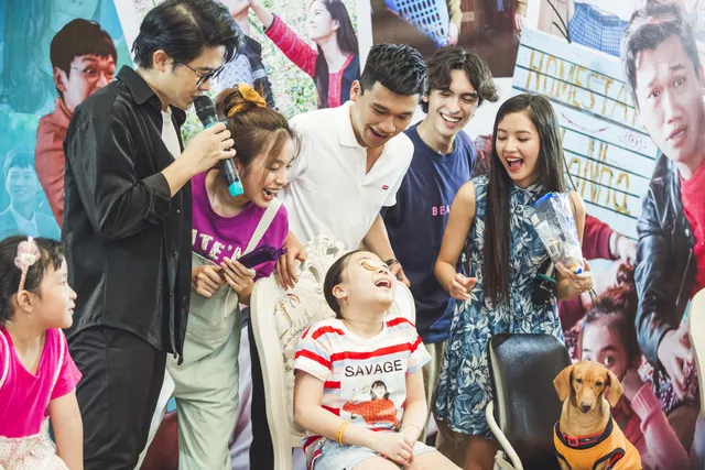 Dàn sao 9X Nhà trọ Balanha quậy tưng bừng giữa rừng fan Hà Nội - Ảnh 15. Dàn sao 9X Nhà trọ Balanha quậy tưng bừng giữa rừng fan Hà Nội - Ảnh 15.