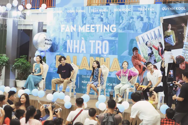 Dàn sao 9X Nhà trọ Balanha quậy tưng bừng giữa rừng fan Hà Nội - Ảnh 6. Dàn sao 9X Nhà trọ Balanha quậy tưng bừng giữa rừng fan Hà Nội - Ảnh 6.