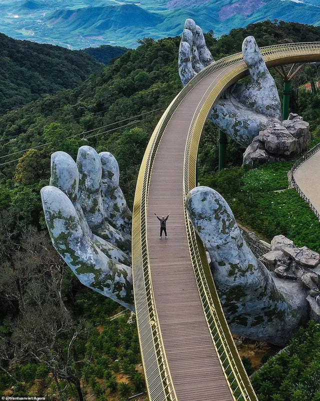 
Picture of Vietnam’s Golden Bridge wins architecture photo prize
