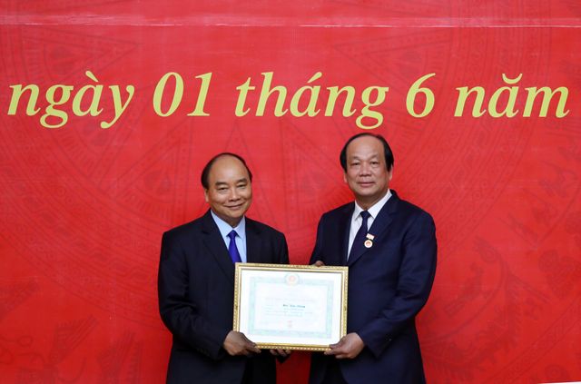 Trao Huy hiệu Đảng cho đảng viên Đảng bộ Văn phòng Chính phủ - Ảnh 1.