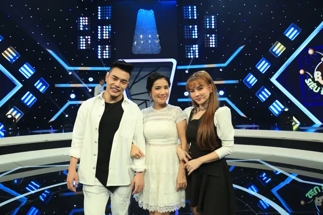 MC Ngô Kiến Huy bắt chước Vũ Hà làm con nít khi chơi gameshow - Ảnh 1.