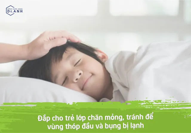 Bé nằm điều hòa trong thời tiết nắng nóng, cha mẹ cần lưu ý gì? - Ảnh 4.