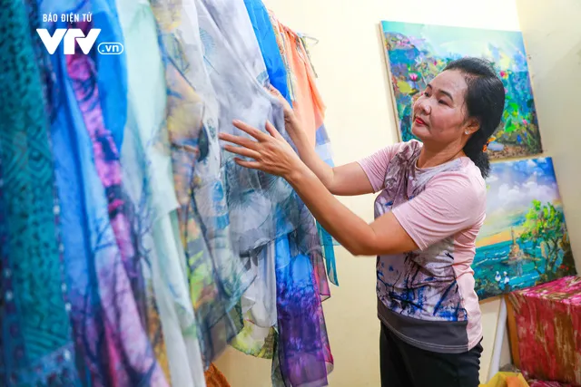 Hoạ sỹ Thanh Thục - người ghép vải vào hồn tranh - Ảnh 2. Hoạ sỹ Thanh Thục - người ghép vải vào hồn tranh - Ảnh 2.