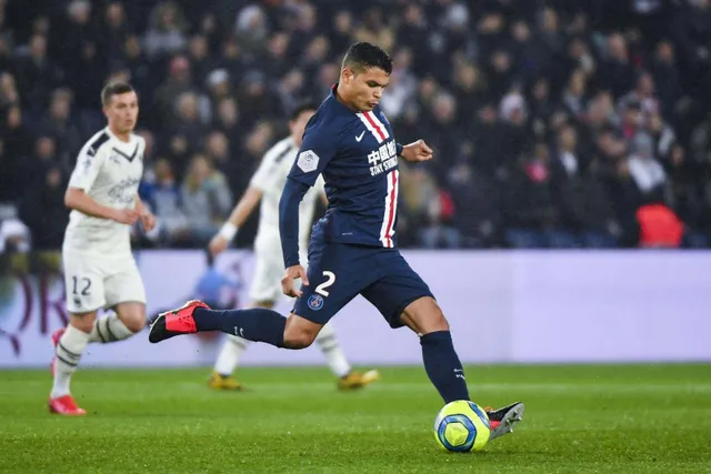 Thiago Silva chấp nhận giảm lương để sang Tottenham - Ảnh 1.