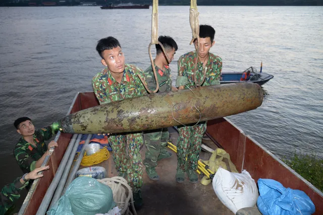 vna_potal_ha_noi_truc_vot_xu_ly_an_toan_qua_bom_duoi_song_hong_4810152 vna_potal_ha_noi_truc_vot_xu_ly_an_toan_qua_bom_duoi_song_hong_4810152