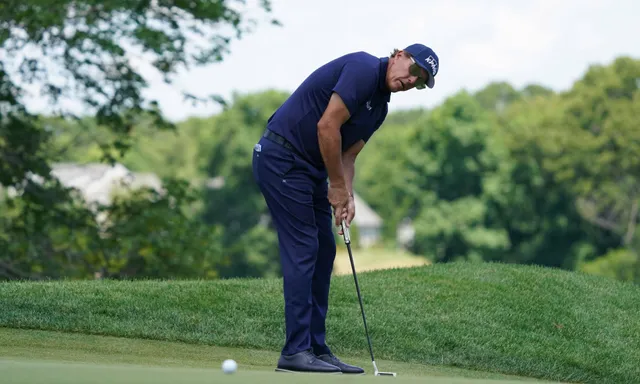 Giải Golf Travellers Championship 2020: Phil Mickelson dẫn đầu sau vòng 2 - Ảnh 2.