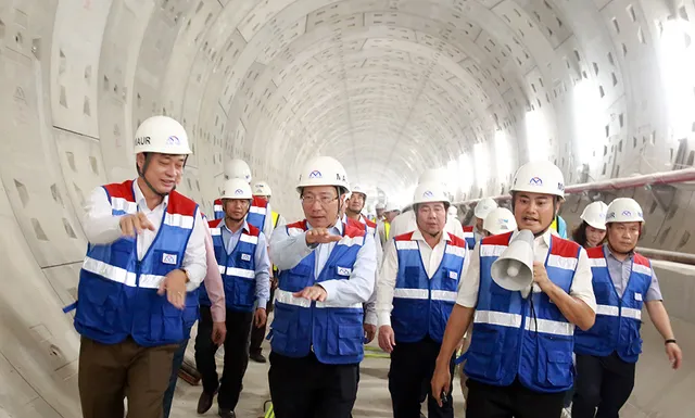 Phó Thủ tướng Phạm Bình Minh thị sát tuyến metro số 1 của TP.HCM - Ảnh 9.