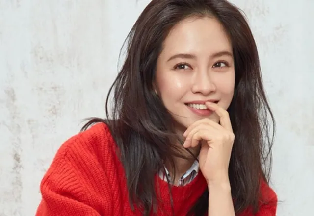 Song Ji Hyo hạnh phúc ở tuổi 40, không có ý định kết hôn - Ảnh 1.