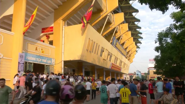 Reuters làm phóng sự về sự trở lại của V.League - Ảnh 2.