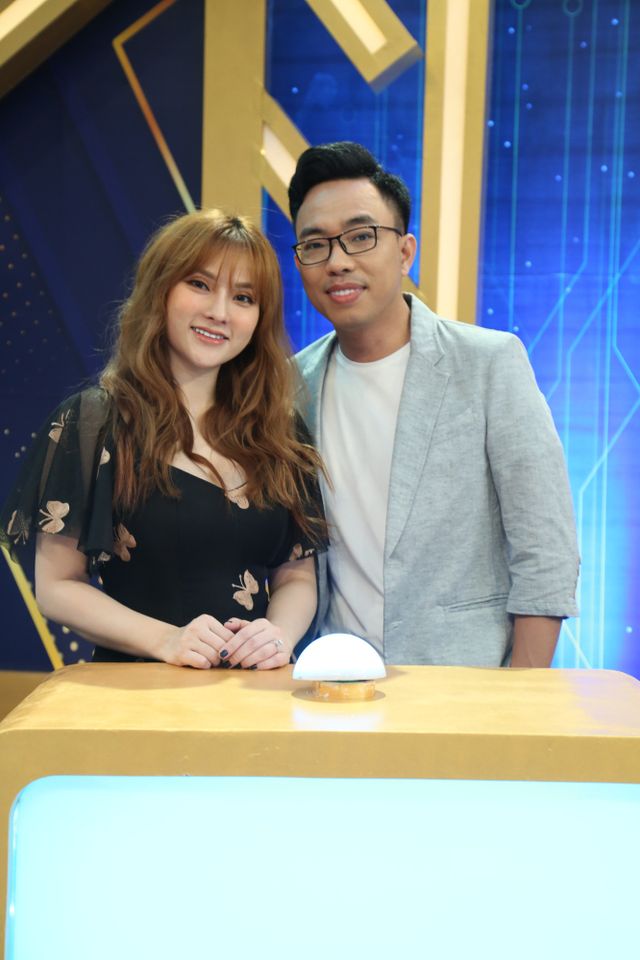 Sơn Tùng M-TP bị gọi sai tên ở gameshow Úm ba la ra chữ gì? - Ảnh 1.