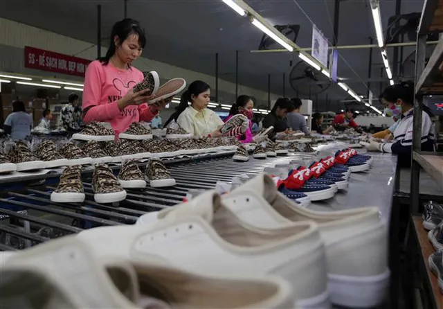 HSBC: Dệt may, da giày hưởng lợi nhiều nhất từ EVFTA - Ảnh 1.
