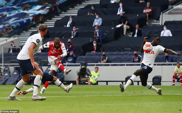 Tottenham 2-1 Arsenal: Công làm thủ phá! (Vòng 35 Ngoại hạng Anh) - Ảnh 1.