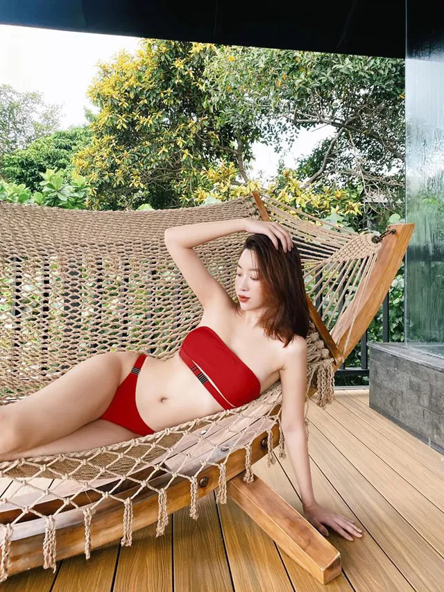 Hiếm hoi khoe ảnh bikini, bộ đôi Hoa hậu song Linh tình cờ cùng chọn màu trắng - Ảnh 6.