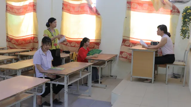 Hôm nay (16/7), gần 89.000 thí sinh làm thủ tục dự thi vào lớp 10 năm 2020 tại Hà Nội - Ảnh 3. Hôm nay (16/7), gần 89.000 thí sinh làm thủ tục dự thi vào lớp 10 năm 2020 tại Hà Nội - Ảnh 3.