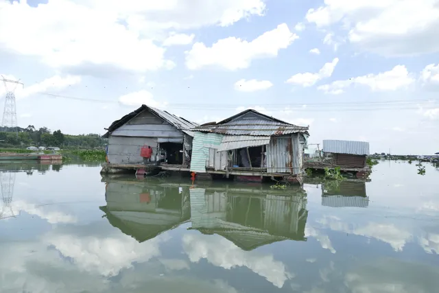 Hàng triệu con cá giống được thả xuống giữa lòng hồ thủy điện lớn nhất miền Nam - Ảnh 8. Hàng triệu con cá giống được thả xuống giữa lòng hồ thủy điện lớn nhất miền Nam - Ảnh 8.