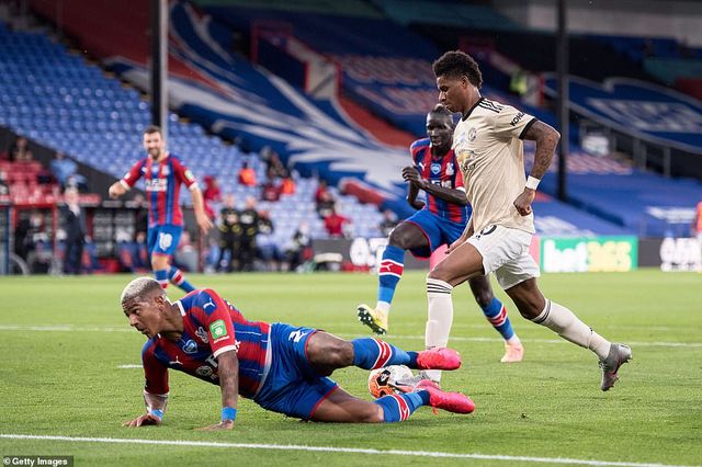 Crystal Palace 0-2 Man Utd: Nỗ lực bám đuổi! (Vòng 36 Ngoại hạng Anh) - Ảnh 2.