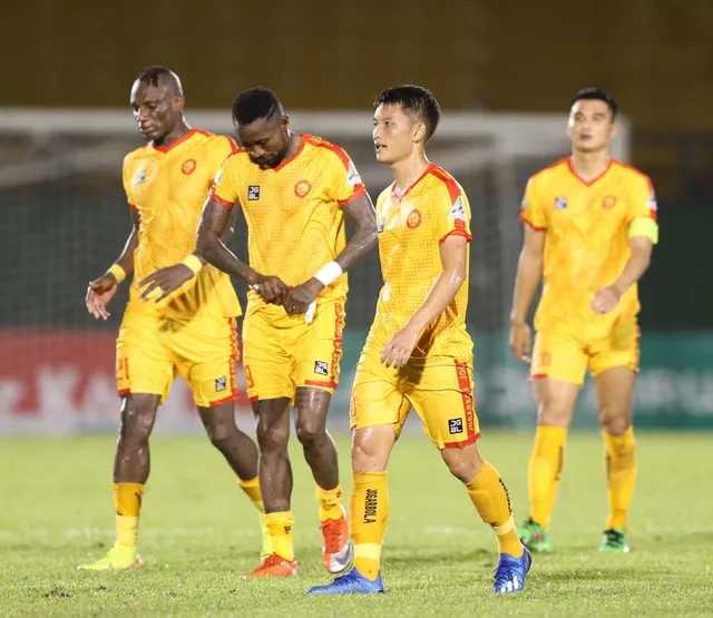 Bình luận thể thao ngày 7/8/2020: V.League 2020 tạm dừng và chuyện những đội bóng xin bỏ giải! (20h30 trên VTV1) - Ảnh 1.