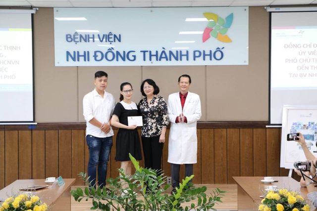 Bé Diệu Nhi nhoẻn miệng cười khi Phó Chủ tịch nước đến thăm - Ảnh 10.