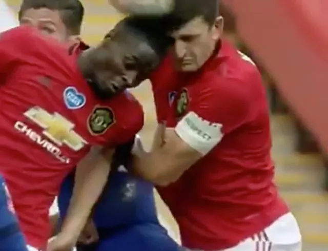 Eric Bailly nhập viện khẩn cấp sau trận thua Chelsea - Ảnh 2.