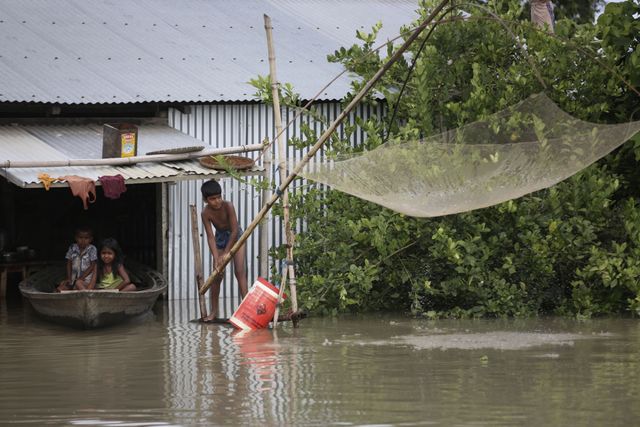 Lũ lụt ở Ấn Độ và Nepal, gần 4 triệu người phải sơ tán, ít nhất 189 người thiệt mạng - Ảnh 2.