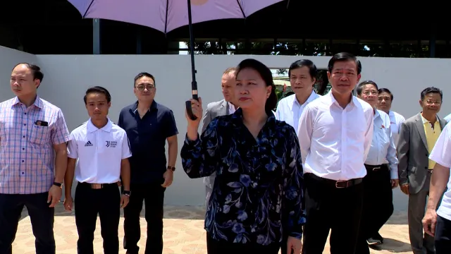 Chủ tịch Quốc hội Nguyễn Thị Kim Ngân đến thăm học viện bóng đá trẻ Juventus Việt Nam - Ảnh 2.