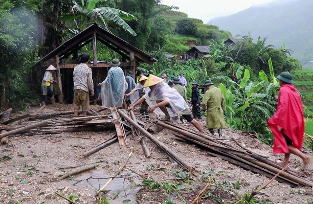 Vệ sinh trường lớp, phòng chống dịch bệnh khi hết mưa ở Hà Giang và các tỉnh miền núi phía Bắc - Ảnh 1.