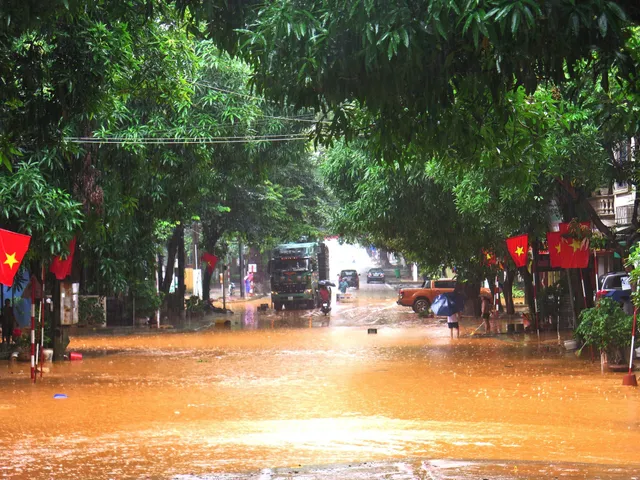 Sau mưa lớn, ngập sâu, Hà Giang tập trung hỗ trợ người dân, khắc phục hậu quả - Ảnh 11.