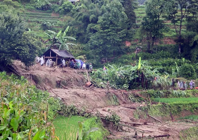 Vì sao thành phố Hà Giang lại ngập lịch sử? - Ảnh 5.