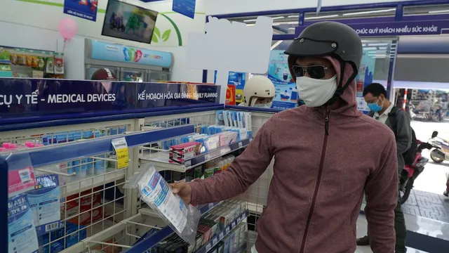 Khẩu trang ở Đà Nẵng lại khan hiếm sau thông tin có ca nghi mắc COVID-19 - Ảnh 1. Khẩu trang ở Đà Nẵng lại khan hiếm sau thông tin có ca nghi mắc COVID-19 - Ảnh 1.