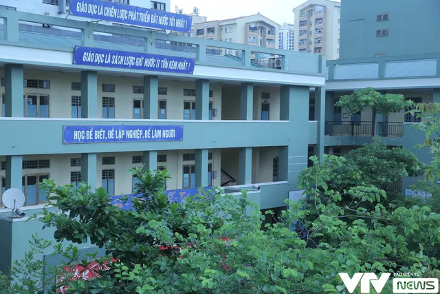 Ngôi trường THPT giữa Hà Nội “hoài cổ” nói không với điện thoại, lớp nam nữ riêng biệt - Ảnh 7. Ngôi trường THPT giữa Hà Nội “hoài cổ” nói không với điện thoại, lớp nam nữ riêng biệt - Ảnh 7.