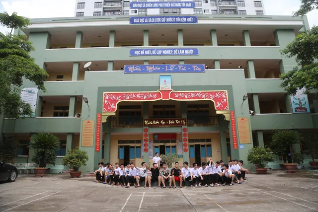 Ngôi trường THPT giữa Hà Nội “hoài cổ” nói không với điện thoại, lớp nam nữ riêng biệt - Ảnh 16. Ngôi trường THPT giữa Hà Nội “hoài cổ” nói không với điện thoại, lớp nam nữ riêng biệt - Ảnh 16.