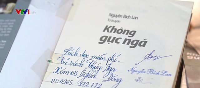 Người phụ nữ khuyết tật gieo duyên đọc sách - Ảnh 1.