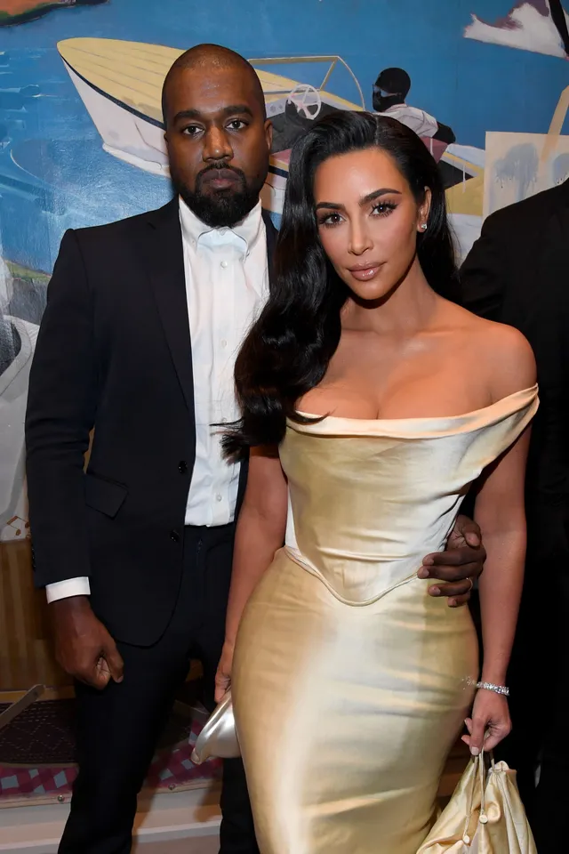 Kim Kardashian đang tính chuyện ly hôn Kanye West - Ảnh 1.