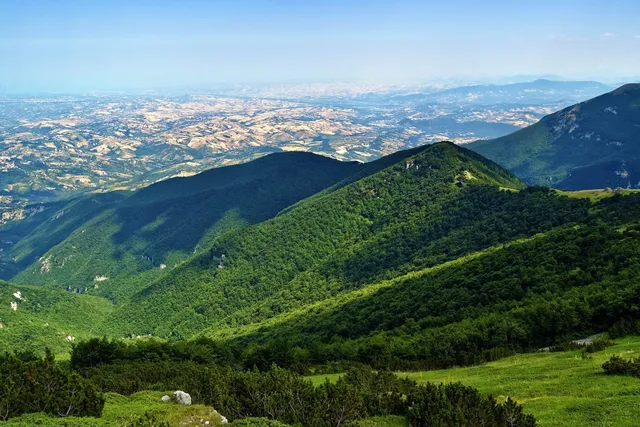 Thu hút du lịch hậu COVID-19, ngôi làng đẹp như tranh vẽ tại Italy miễn phí chỗ ở cho du khách - Ảnh 3.