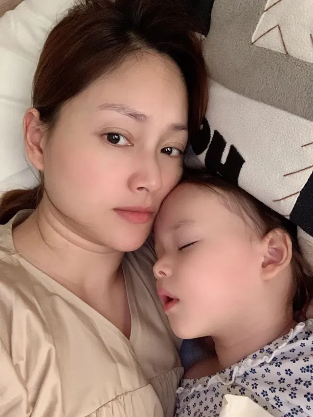 Đóng phim tại TP.HCM, Lan Phương xót xa khi không được ở bên con gái 2 tuổi - Ảnh 1. Đóng phim tại TP.HCM, Lan Phương xót xa khi không được ở bên con gái 2 tuổi - Ảnh 1.
