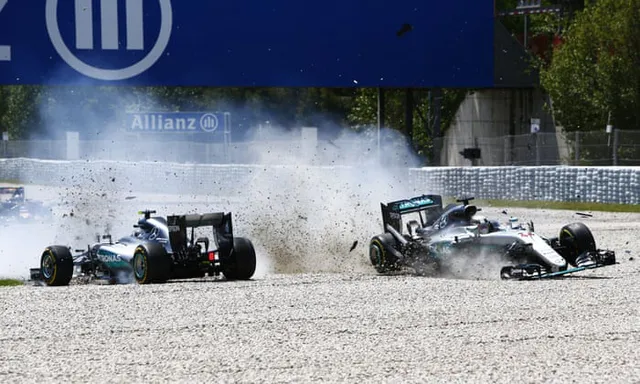 Lewis Hamilton và những lần va chạm đầy tranh cãi - Ảnh 2.