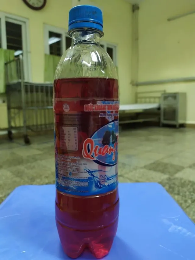 Bé 6 tuổi bong tróc niêm mạc thực quản do uống phải nước làm bánh tro - Ảnh 1. Bé 6 tuổi bong tróc niêm mạc thực quản do uống phải nước làm bánh tro - Ảnh 1.