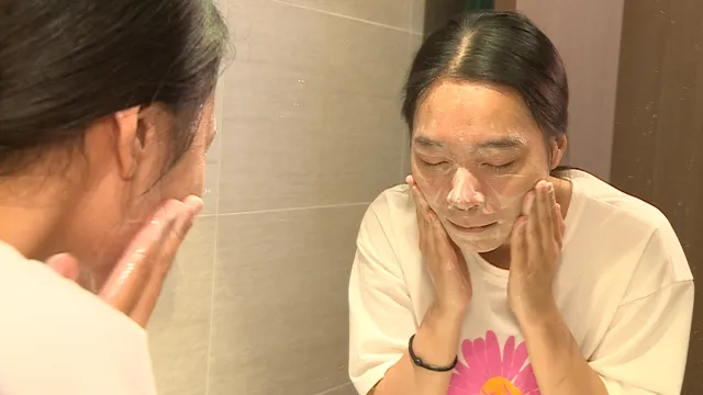 Có nên cho trẻ dùng mỹ phẩm trước tuổi dậy thì? - Ảnh 1. Có nên cho trẻ dùng mỹ phẩm trước tuổi dậy thì? - Ảnh 1.