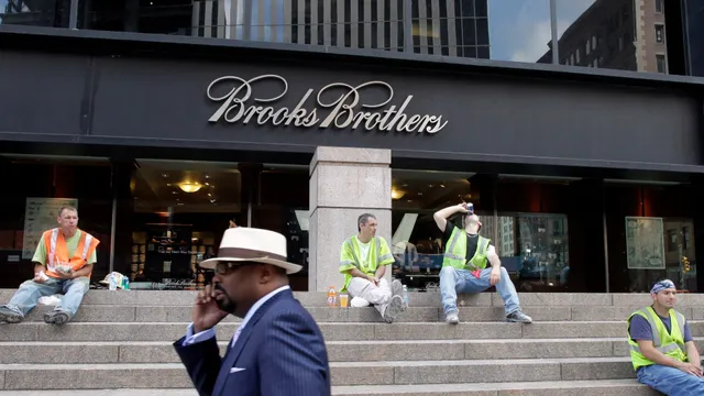 Từ Brooks Brothers gục ngã vì COVID-19, đến dấu chấm hết cho thời trang cổ cồn? - Ảnh 1. Từ Brooks Brothers gục ngã vì COVID-19, đến dấu chấm hết cho thời trang cổ cồn? - Ảnh 1.