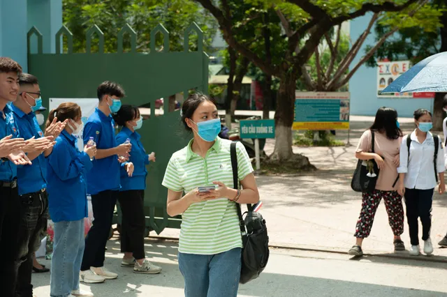 Thí sinh nhẹ nhàng kết thúc bài thi tổ hợp Khoa học tự nhiên, Khoa học xã hội - Ảnh 7. Thí sinh nhẹ nhàng kết thúc bài thi tổ hợp Khoa học tự nhiên, Khoa học xã hội - Ảnh 7.