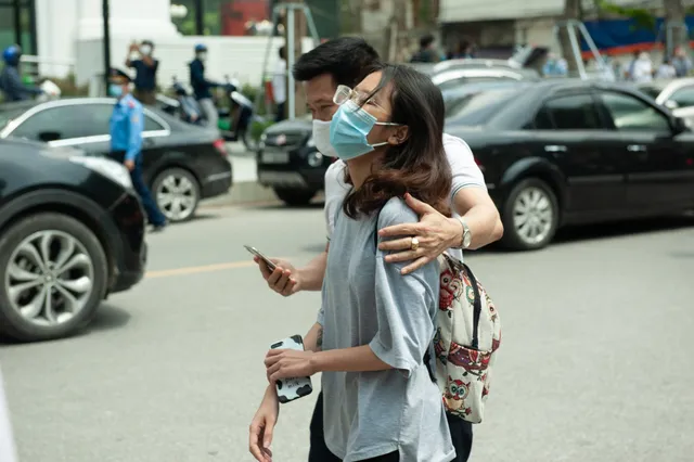 Thí sinh nhẹ nhàng kết thúc bài thi tổ hợp Khoa học tự nhiên, Khoa học xã hội - Ảnh 9. Thí sinh nhẹ nhàng kết thúc bài thi tổ hợp Khoa học tự nhiên, Khoa học xã hội - Ảnh 9.