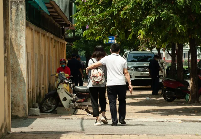 Thí sinh nhẹ nhàng kết thúc bài thi tổ hợp Khoa học tự nhiên, Khoa học xã hội - Ảnh 8. Thí sinh nhẹ nhàng kết thúc bài thi tổ hợp Khoa học tự nhiên, Khoa học xã hội - Ảnh 8.