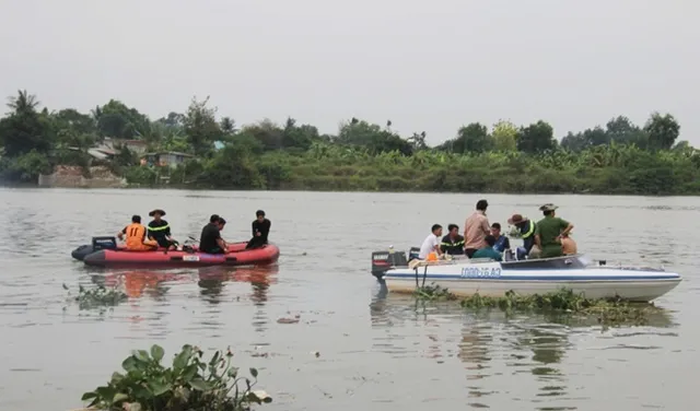 Truy bắt cát tặc, một chiến sĩ công an hi sinh - Ảnh 1.