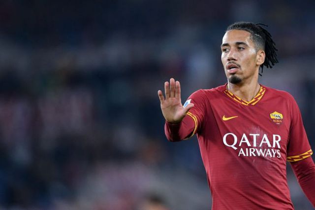 Man Utd muốn bán đứt Chris Smalling cho AS Roma - Ảnh 1.