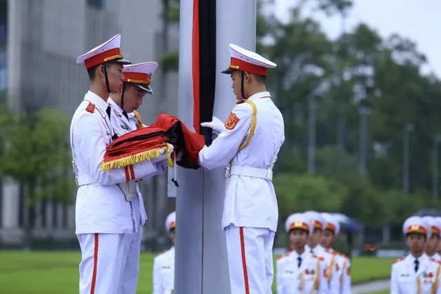 Thượng cờ rủ Quốc tang nguyên Tổng Bí thư Lê Khả Phiêu - Ảnh 4.